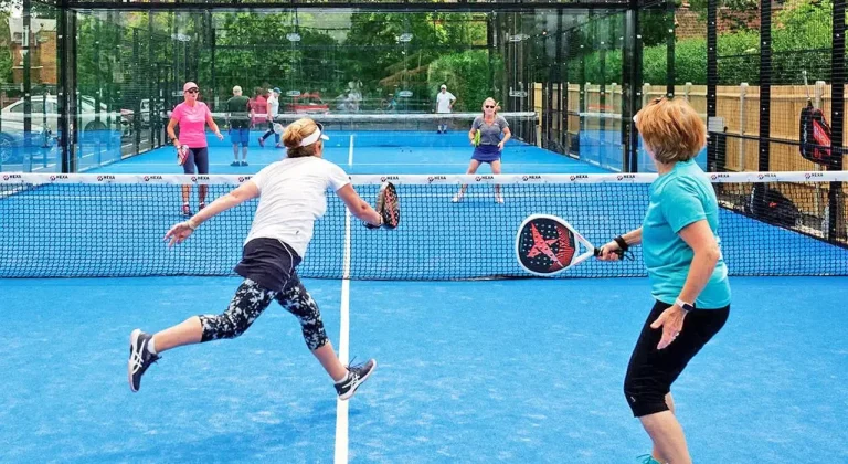 Evento di beneficenza con il padel: 10 euro su 25 ad AIRC